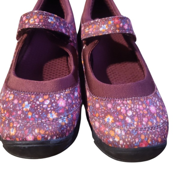 EUC Land's End Womens Size 6M Burgundy Floral Flowers Mary Jane Shoes - Picture 3 of 8